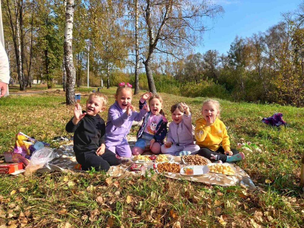 Сказочное путешествие в осеннем парке.