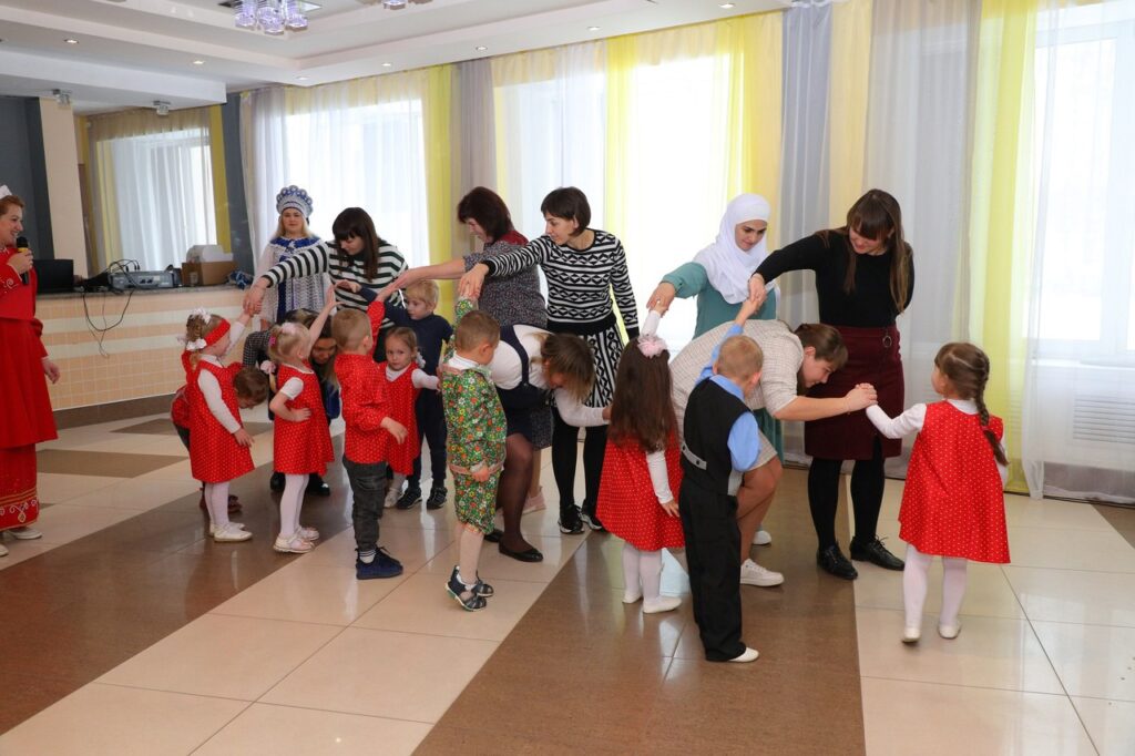Народные игры с Еленой Маловой