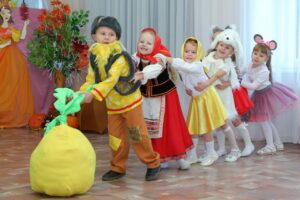 Как организовать знакомство младших детей с музеем „Русская изба“ через сказку Репка
